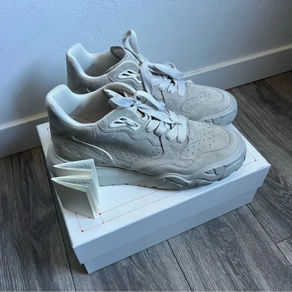 Alexander McQueen
Alexander Mcqueen Man's White Suede Leather Sneakers NIB - Picture 10 of 13